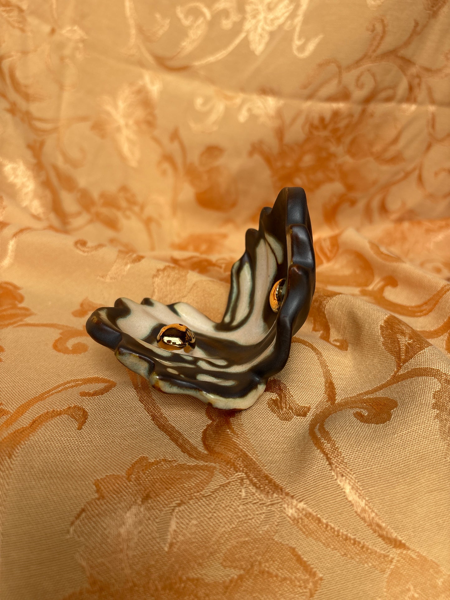 Pearl Incense Clam (2)